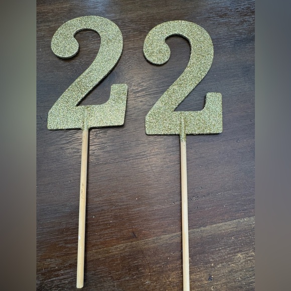 22 gold sparkly numbers - Picture 1 of 1